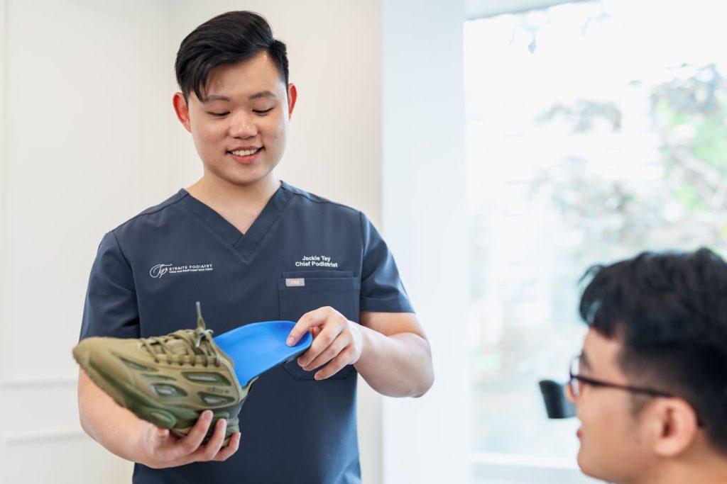 Insoles adat di Singapura. Straits Podiatry