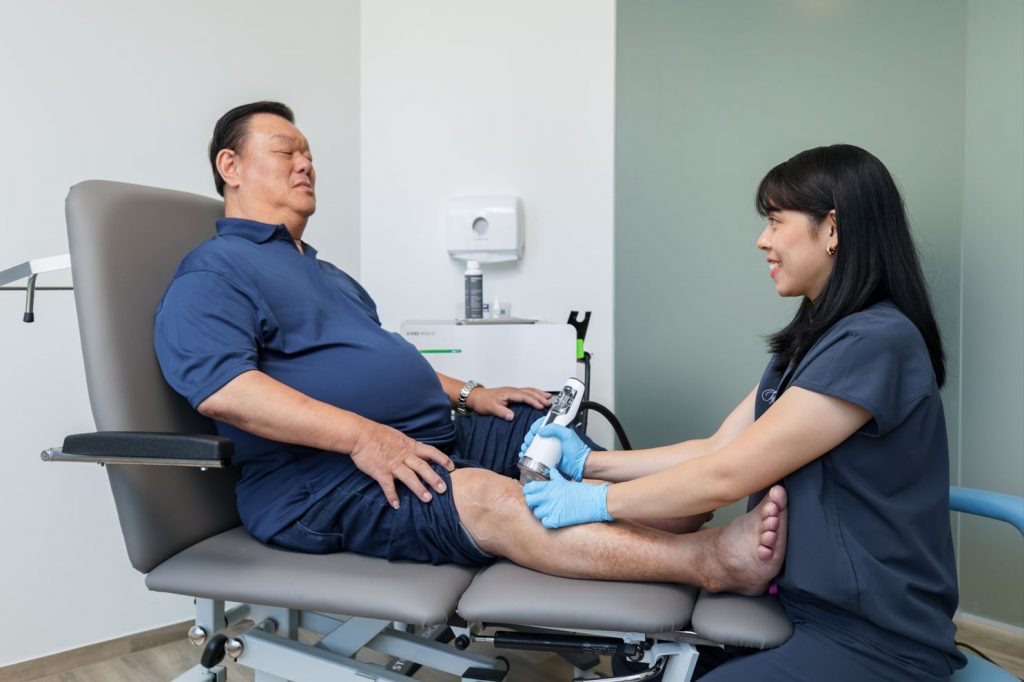 Terapi Gelombang Kejutan Extracorporeal (ESWT) di Singapura untuk Osteoartritis Lutut.