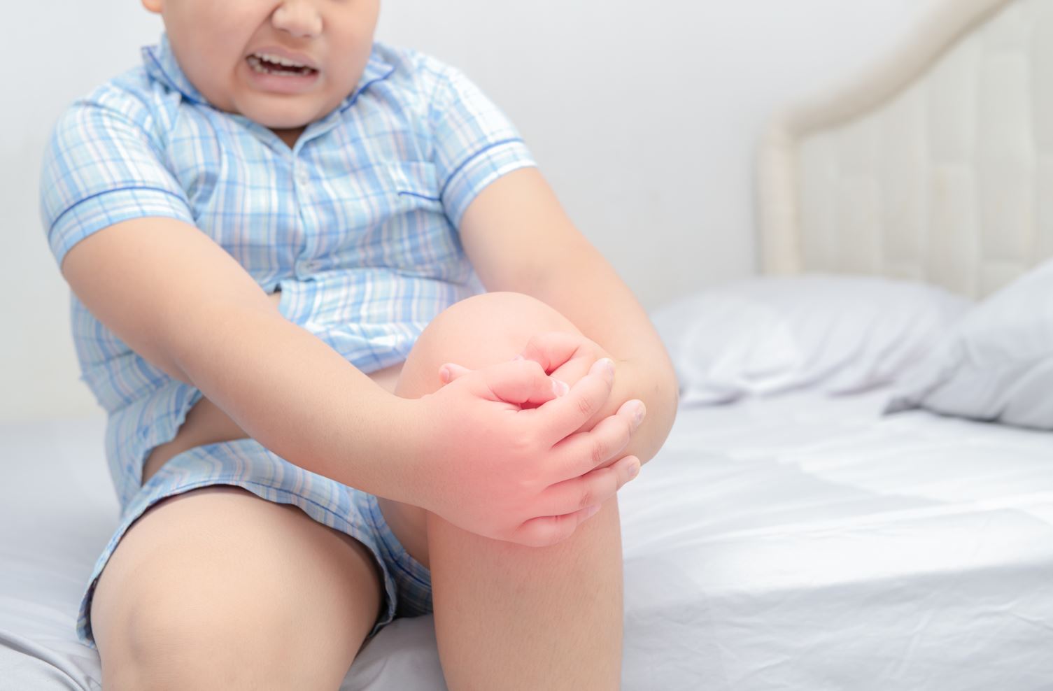 Osgood-Schlatter 病会导致儿童膝关节疼痛。