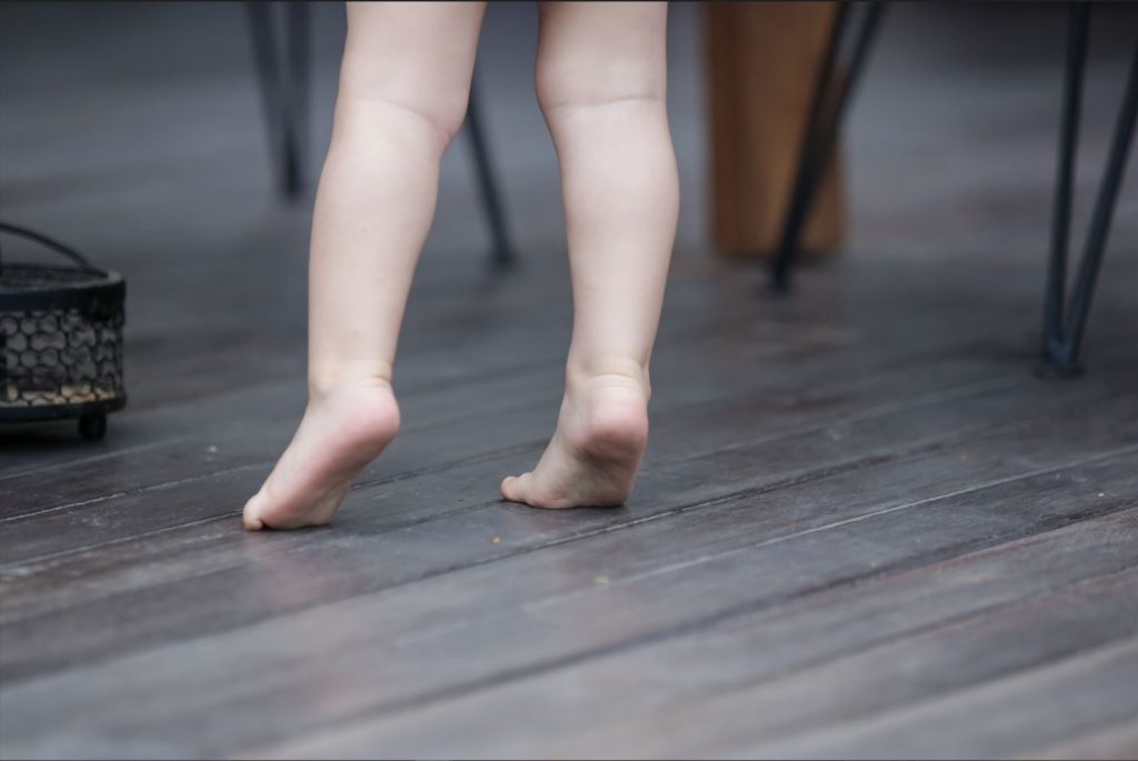 Apa itu Toe Walking? Straits Podiatry Singapura