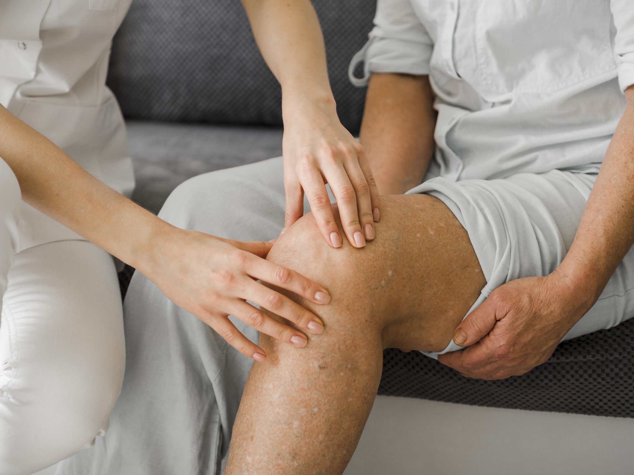 Knee Pain Specialist treating patient in Singapore